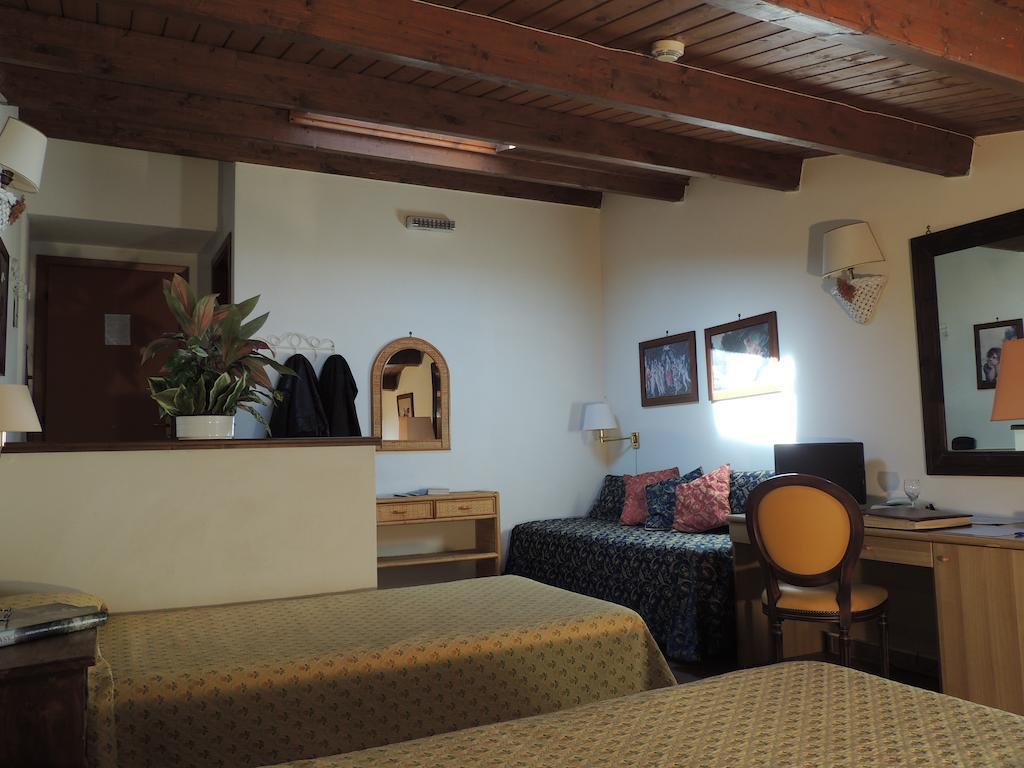Country Relais I Due Laghi Villa อันกุยลารา ซาบาเซีย ห้อง รูปภาพ