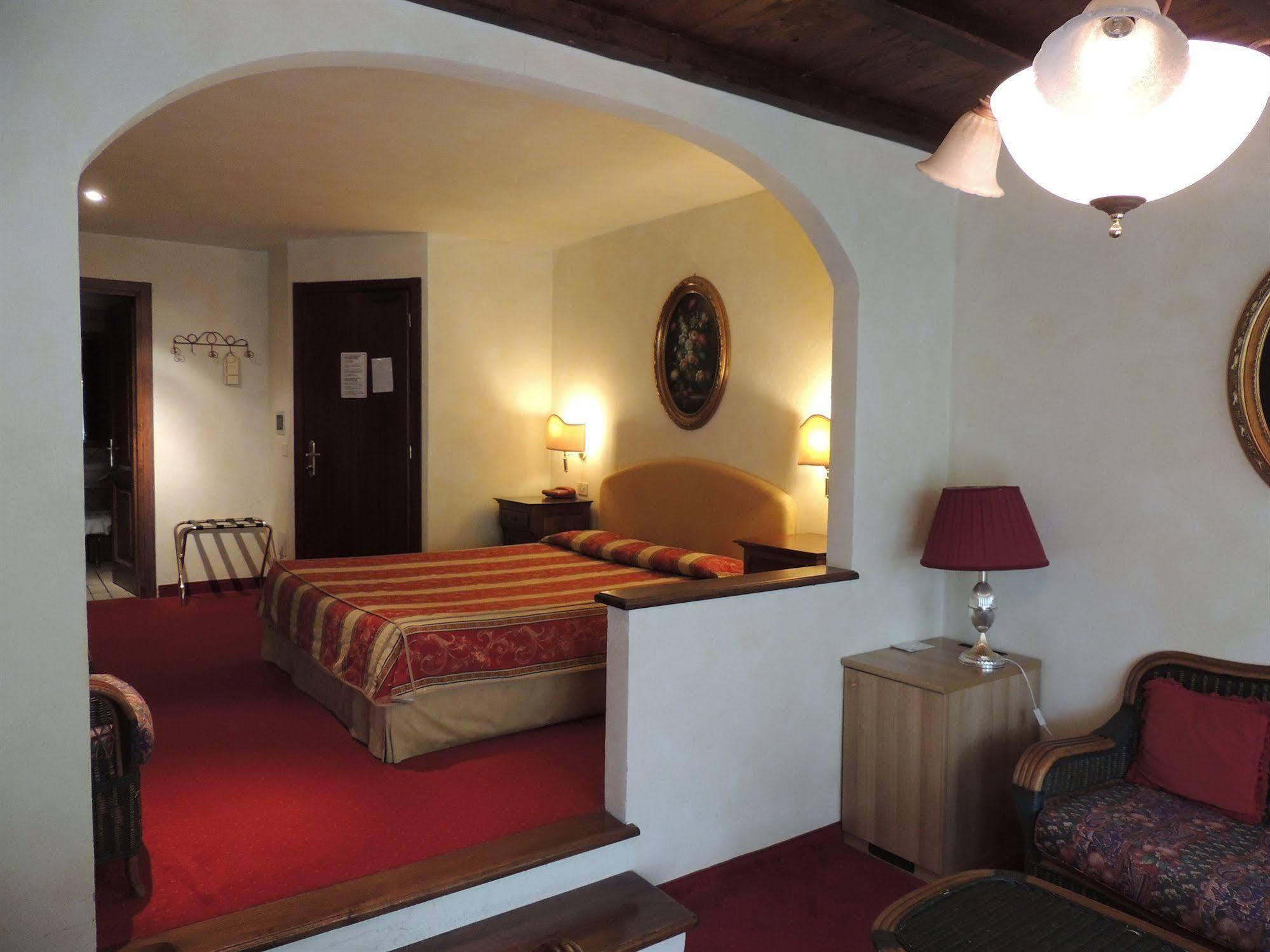 Country Relais I Due Laghi Villa อันกุยลารา ซาบาเซีย ภายนอก รูปภาพ
