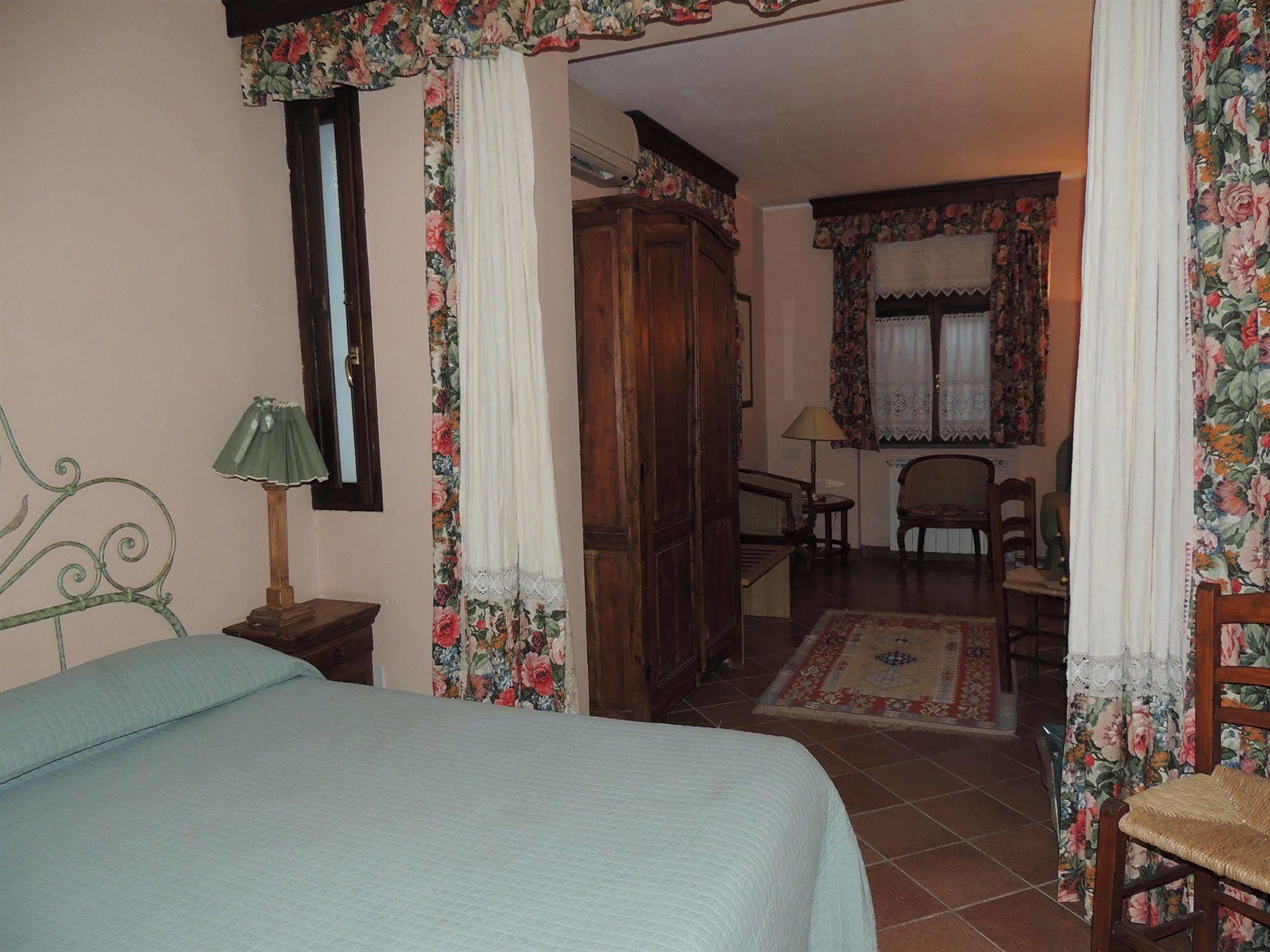 Country Relais I Due Laghi Villa อันกุยลารา ซาบาเซีย ภายนอก รูปภาพ